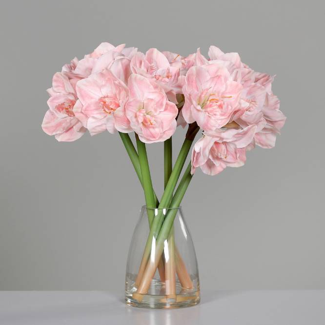 Aranjament premium cu 5 fire de amaryllis artificiale roz in vas de sticla, 53 cm