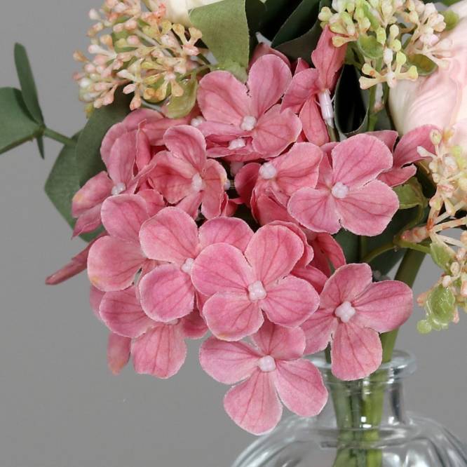 Buchet de flori artificiale roz in vas de sticla sferic, 25 cm