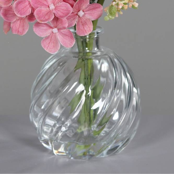 Buchet de flori artificiale roz in vas de sticla sferic, 25 cm