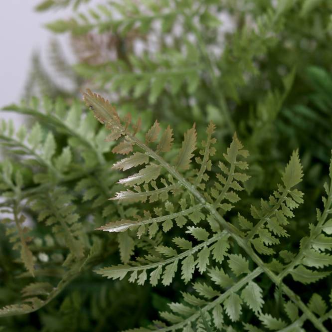 Feriga artificiala in tufa, in vas de plastic alb, 70 cm