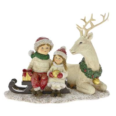Decoratiune Craciun copilasi pe sanie cu cerb, culoare crem cu rosu, 14 cm
