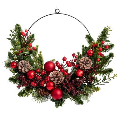 Decoratiune Craciun de atarnat din crengute, cu conuri, globuri si merisoare rosii, rotunda 45 cm